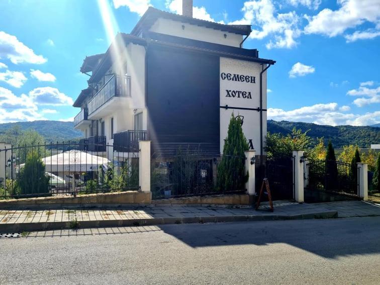 Family Hotel Bela Tryavna Esterno foto
