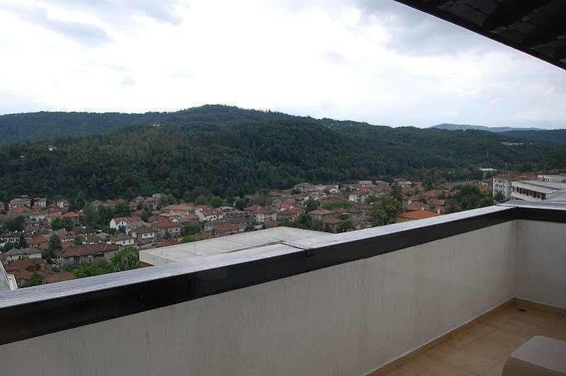 Family Hotel Bela Tryavna Esterno foto