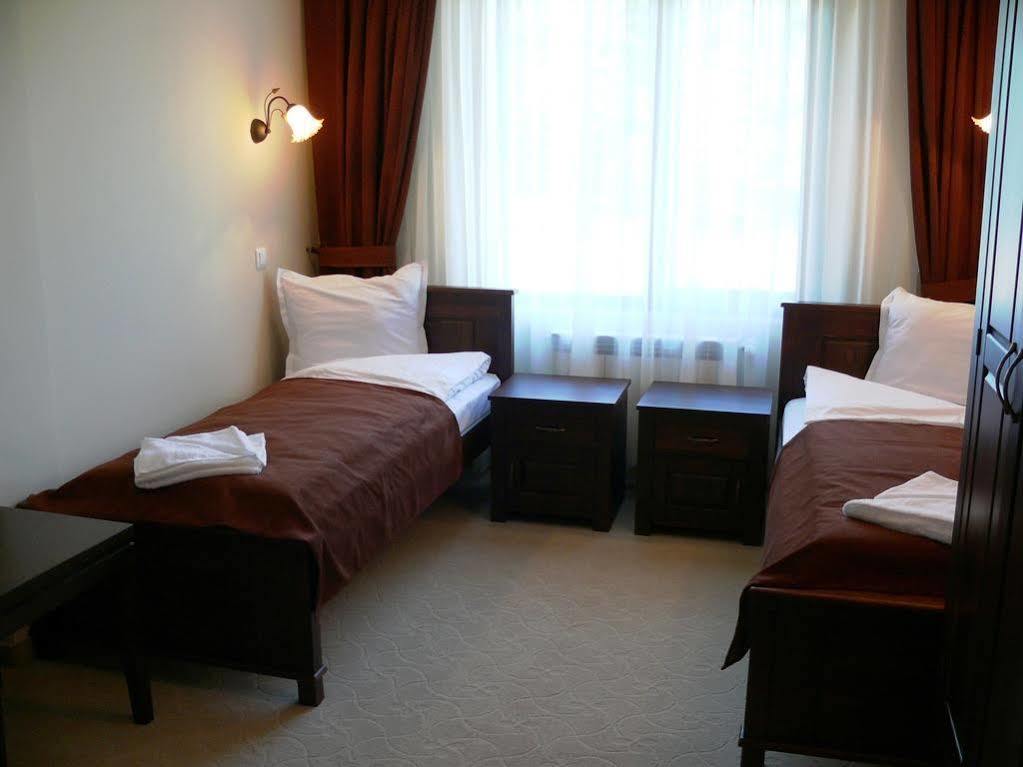 Family Hotel Bela Tryavna Esterno foto